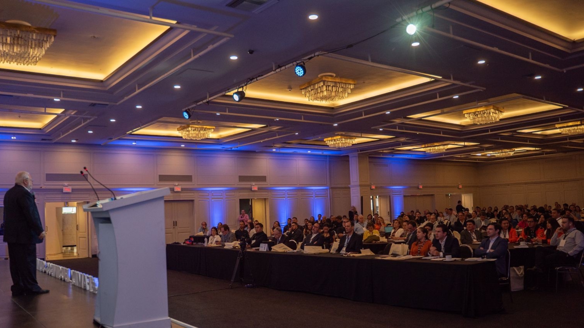 Momento de conferencia del Family Business Summit